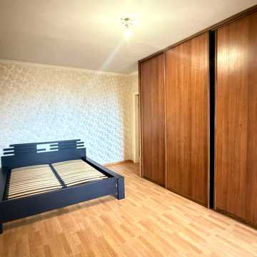 Академіка Єфремова вул. (Командарма Уборевича), 19