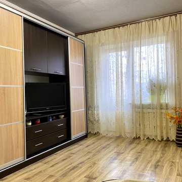 Йорданська вул. (Лайоша Гавро), 4