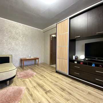 Йорданська вул. (Лайоша Гавро), 4