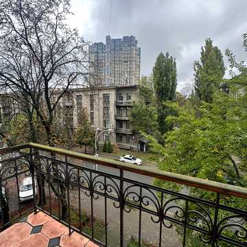 Шовковична вул., 7-А
