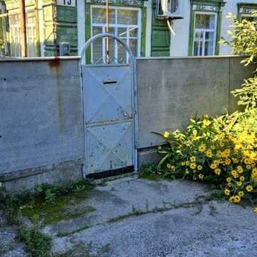 Супутника вул., 13