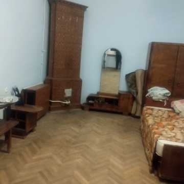 Головна вул., 7