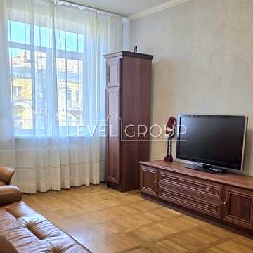 Тарасівська вул., 3