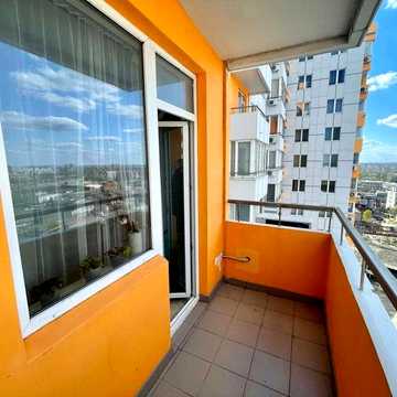 Середньофонтанська вул., 35
