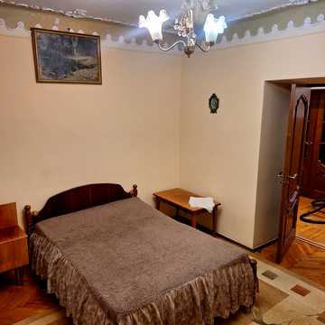 Злуки вул., 8