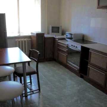 Анни Ахматової вул., 3