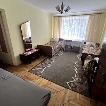 Сонячна вулиця, 25