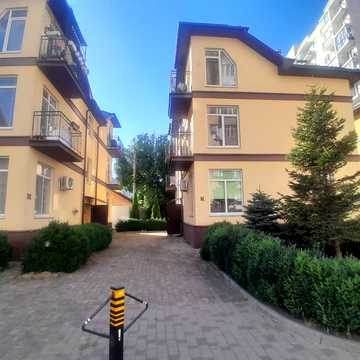 Євгена Чикаленка вул., 43а