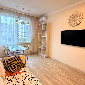Літературна вул., 8