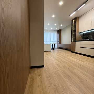 Студентська вул., 24