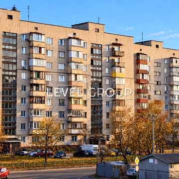 Романа Шухевича просп. (Генерала Ватутіна), 30