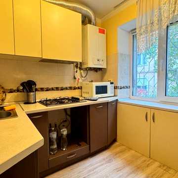 Сельських вул., 7