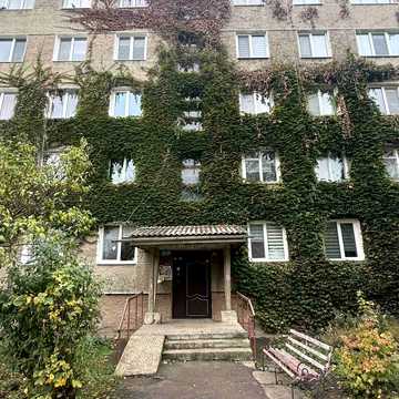 Карпатська вул., 14