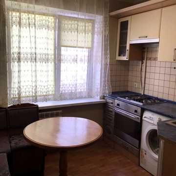 Героїв Дніпра вул., 12