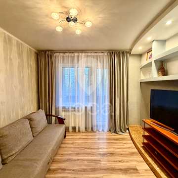 Срібнокільська вул., 4