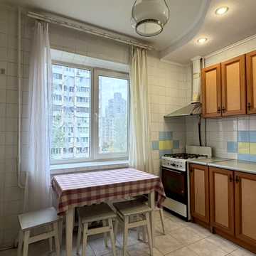 Йорданська вул. (Лайоша Гавро), 17