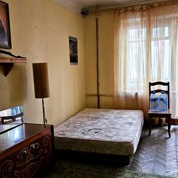 Саксаганського вул., 82