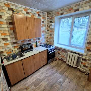 Дніпровський бульв., 12