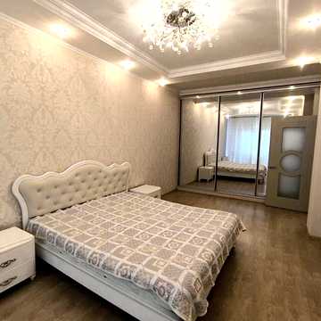 Академіка Корольова вул., 5/4