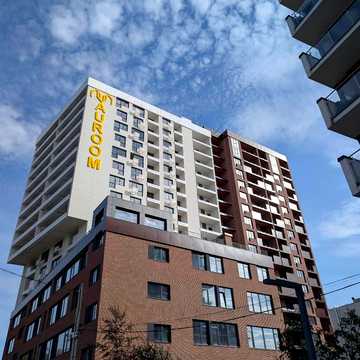 Топольна вул., (Будинок)