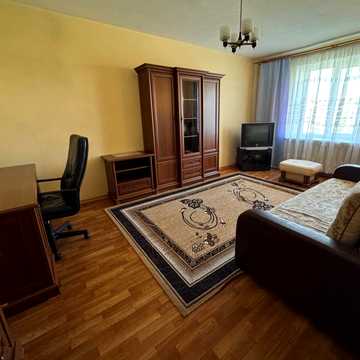 Братиславська вул., 7
