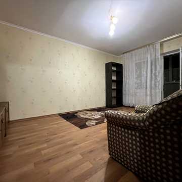 Анни Ахматової вул., 4