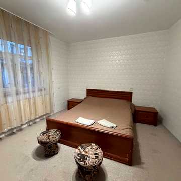 Каменярів вул., 3