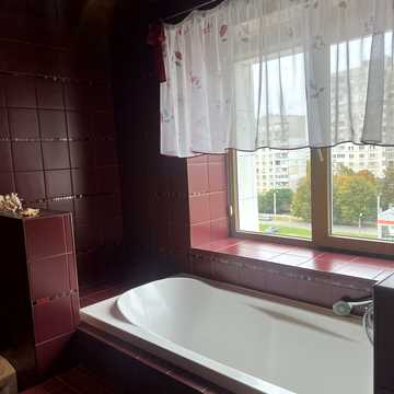 Академіка Павлова вул., 144