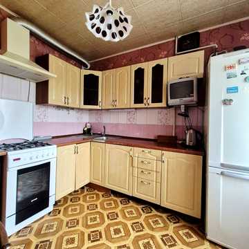 Героїв просп., 4