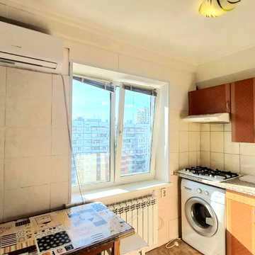 Йорданська вул. (Лайоша Гавро), 8