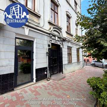 Богдана Хмельницького вул., 24