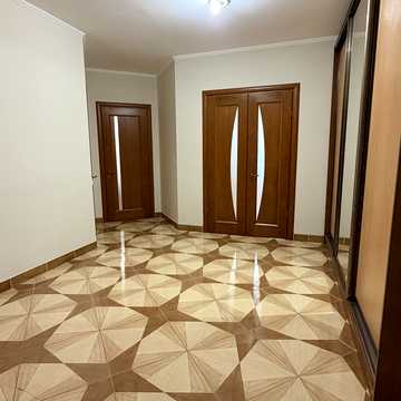 Євгена Коновальця вул. (Дадугіна), 23