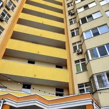 Сім'ї Кульженків вул. (Петра Дегтяренка), 35