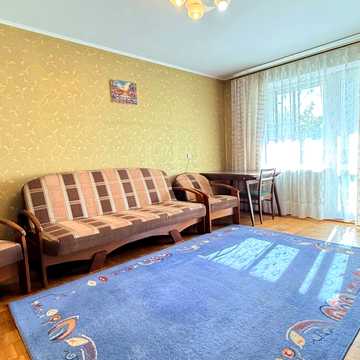 Анни Ахматової вул., 4