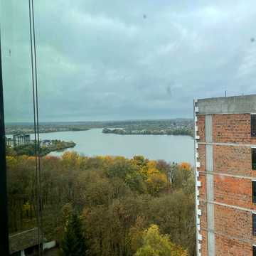 В'ячеслава Чорновола вул., (Будинок 1)