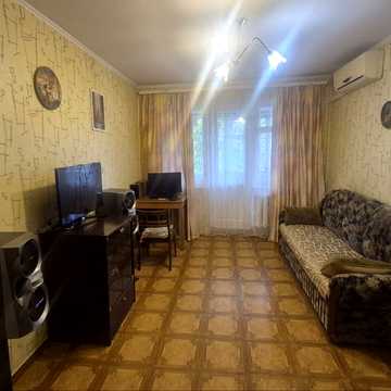 Космонавтів вул., 13б