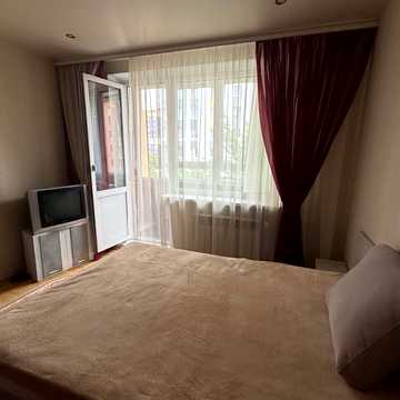 Гната Хоткевича вул., 32