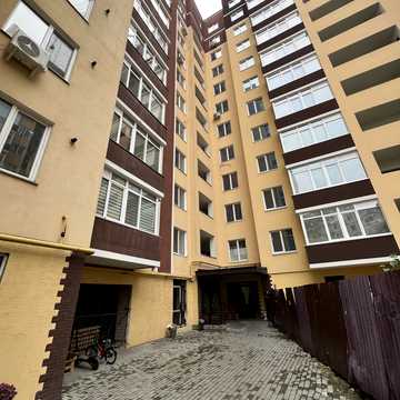 Миру пл., 1-Б