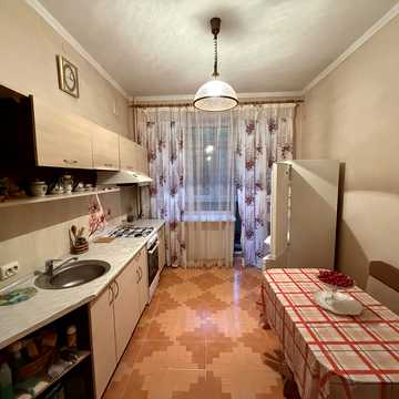 Тополина вул., 30