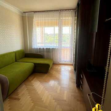 Івана Миколайчука вул., 38