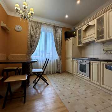 Драгоманова вул., 5