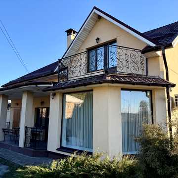 Центральна, 20