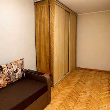 Озерна вул., 7