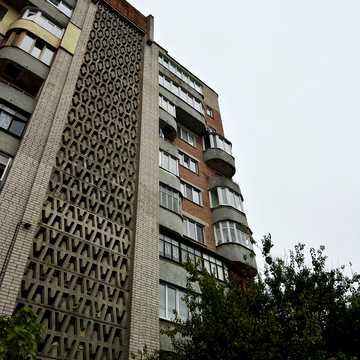 Євгена Коновальця вул., 32