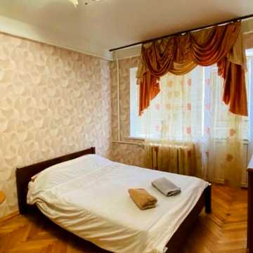 Будівельників вул., 12-А