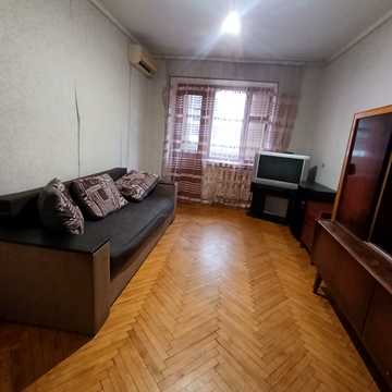 Космонавтів вул., 4