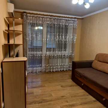 Гната Юри вул., 8