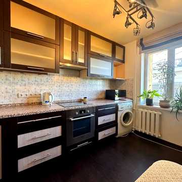 Дарницький бульв., 8