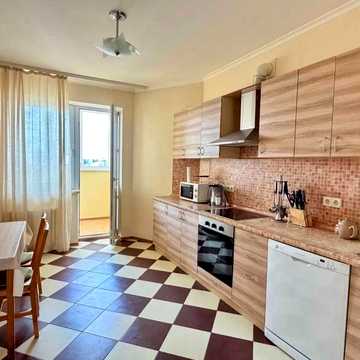 Миколи Бажана просп., 1-М