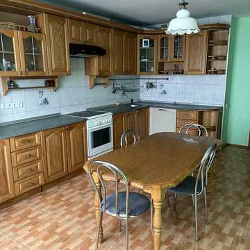 Анни Ахматової вул., 3